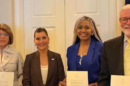 Embajadora EE. UU. recibe a organizaciones pro vida