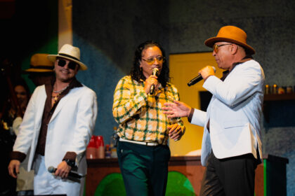 Elvis Crespo exalta a Víctor Roque y La Gran Manzana en el Choliseo