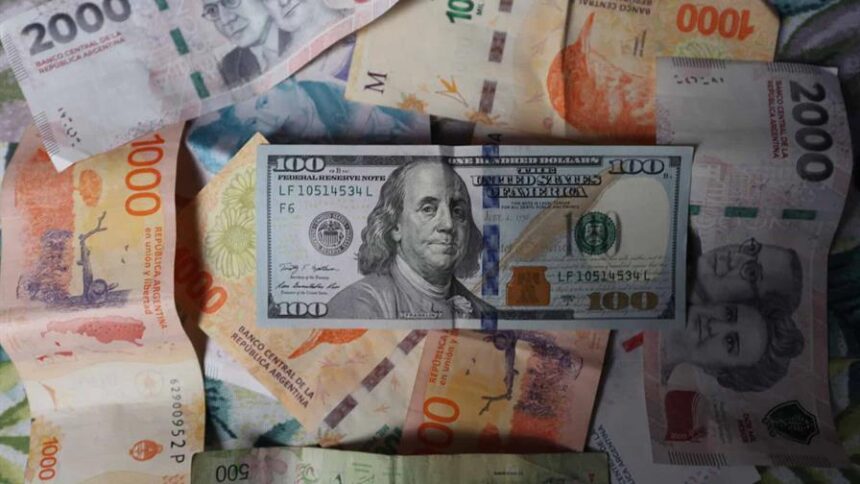 Presidente Milei promulga ley para que argentinos blanqueen ahorros en dólares