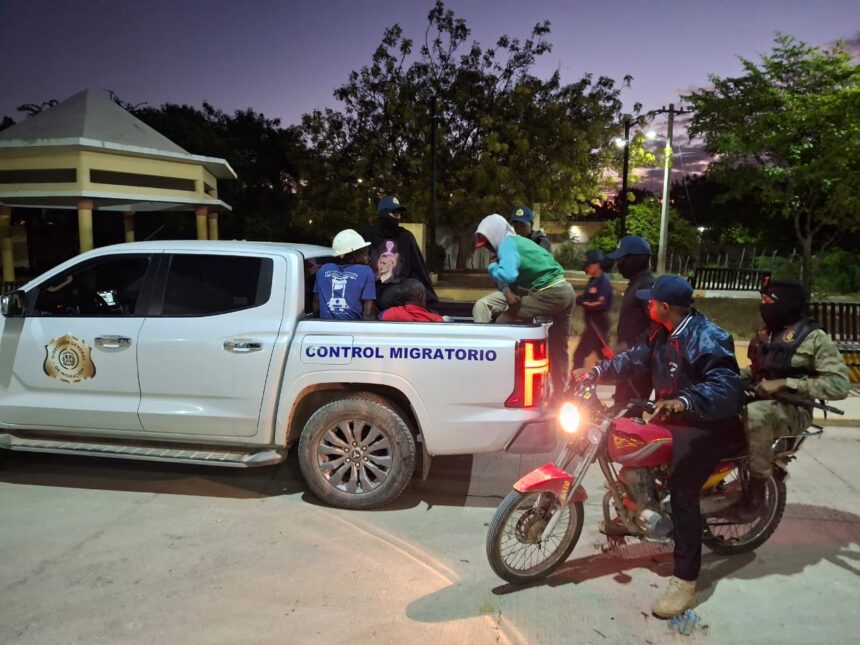 Migración deporta 2,500 extranjeros