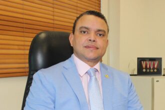 Presidente designa a Julio Landrón como director del Servicio Nacional de Salud