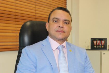 Presidente designa a Julio Landrón como director del Servicio Nacional de Salud