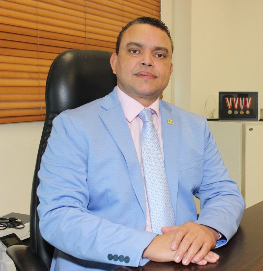 Presidente designa a Julio Landrón como director del Servicio Nacional de Salud