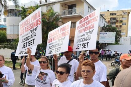 Familiares de víctimas Jet Set protestan a las afueras del Palacio de Justicia