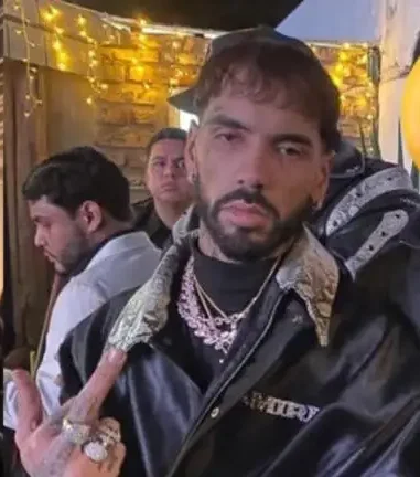 Anuel AA vuelve a ser tendencia por su aspecto físico