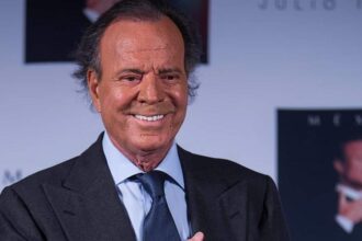 Julio Iglesias recurre a un abogado para hacer frente a las acusaciones en su contra