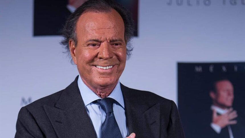 Julio Iglesias recurre a un abogado para hacer frente a las acusaciones en su contra