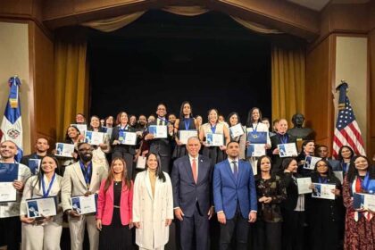 Reconocen a más de 40 jóvenes dominicanos en Premio Nacional de la Juventud en Nueva York