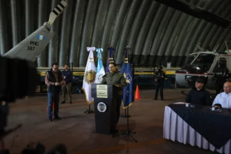 Guatemala descarta negociar con los pandilleros que retienen a 46 guardias en 3 cárceles