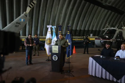 Guatemala descarta negociar con los pandilleros que retienen a 46 guardias en 3 cárceles