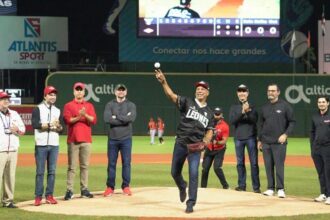 La Serie Final de Lidom inicia con lanzamiento de honor realizado por Moisés Alo