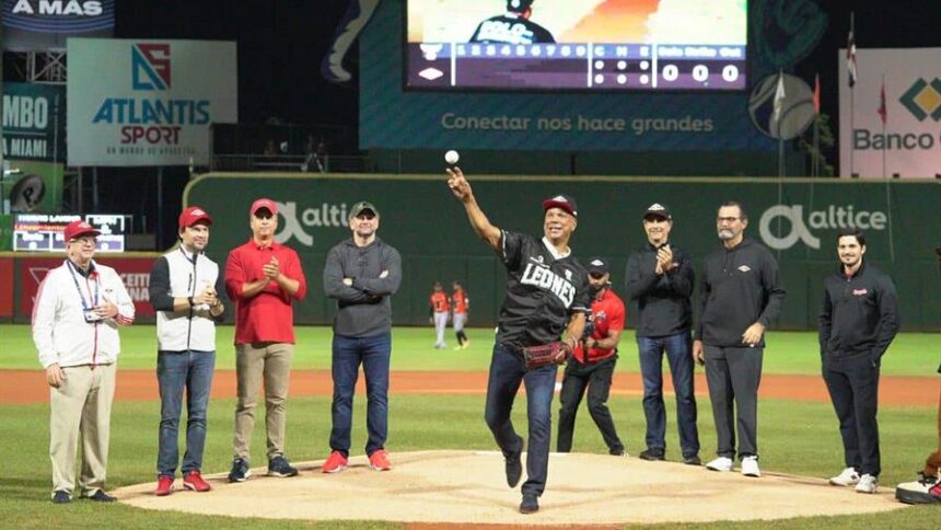 La Serie Final de Lidom inicia con lanzamiento de honor realizado por Moisés Alo