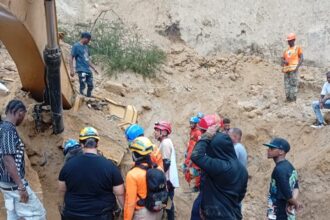 Una persona desaparecida tras derrumbe en mina de materiales en Nigua