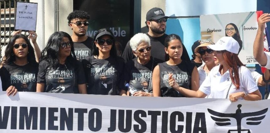 Marchan desde el Metro de Santo Domingo hacia Palacio de Justicia contra impunidad por el caso del Jet Set