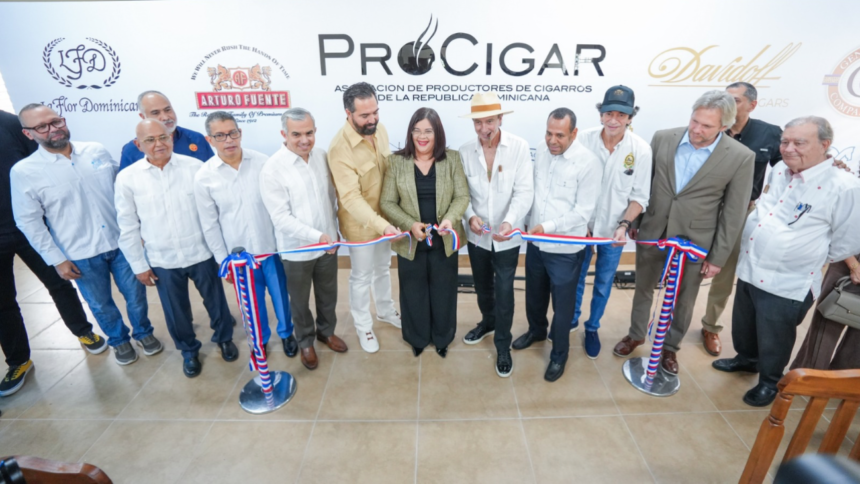 Infotep y Procigar inauguran escuela de tabaqueros