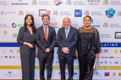 Presidente de Caribbean Cinemas, Robert Carrady, recibe el premio Carrau en el FCGSD 2026