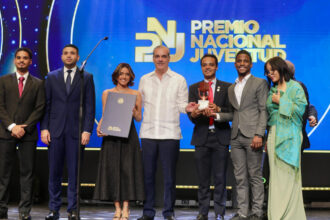 Jóvenes que inspiran: Presidente Abinader premia al Grupo Apolo 27 del Intec, referente de innovación, talento y futuro STEAM