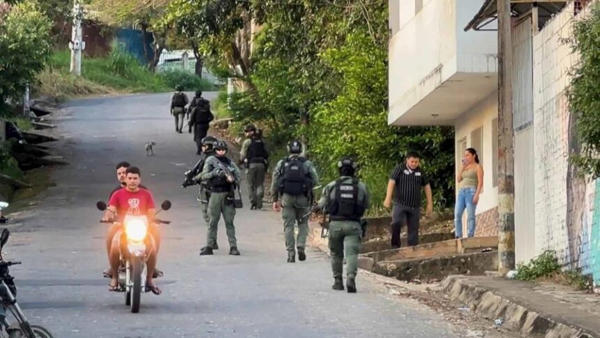 Colombia desmantela banda que traficaba material para explosivos por frontera con Ecuador