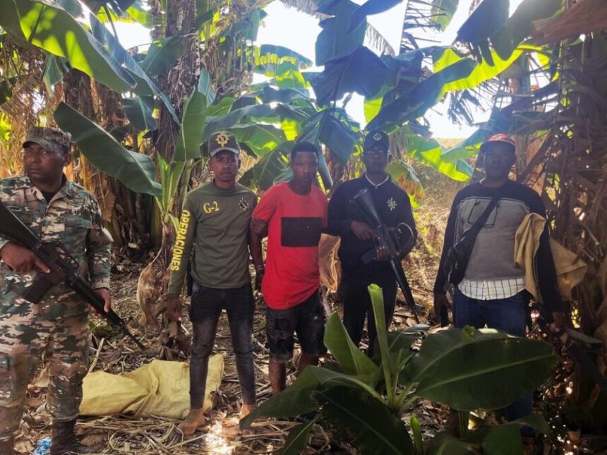 Apresan a haitiano vinculado a muertes de mujeres encontradas decapitadas en río Macasías