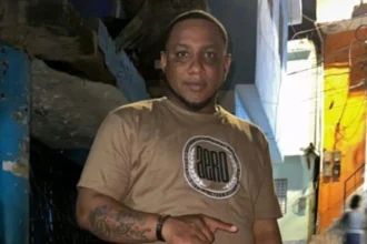 Hombre mata a vecino de tres disparos en Manoguayabo y emprende la huida