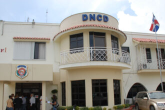 Autoridades incautan cargamento de más de dos toneladas de presunta cocaína