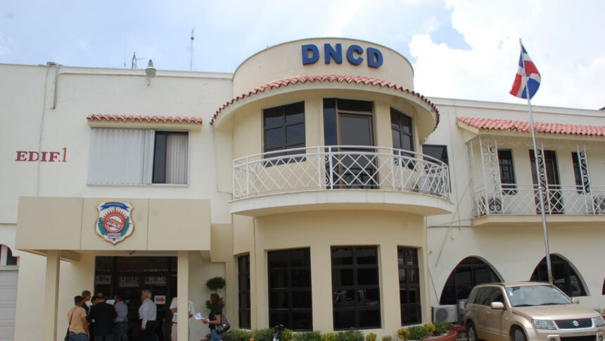 Autoridades incautan cargamento de más de dos toneladas de presunta cocaína