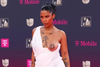 Tokischa en Premio Lo Nuestro muestra uno de sus bustos y causa polémica