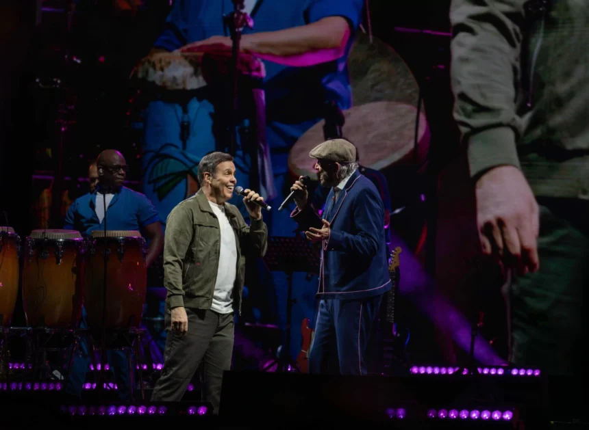 Juan Luis Guerra y 4.40 se presentan en el Estadio Cibao y ponen a muchos a bailar