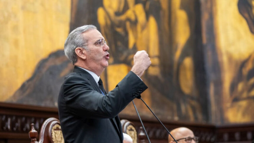 han salido casi 1.5 millones de personas de la pobreza y casi 1 millón desde 2019”