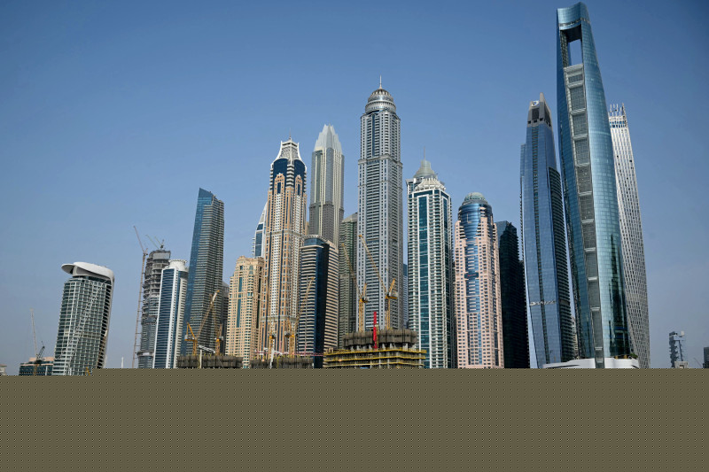 El aeropuerto de Dubái reporta "daños menores" y cuatro heridos tras ataques iraníes