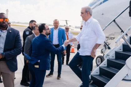 Presidente Abinader arriba a Miami para participar en cumbre regional convocada por Donald Trump