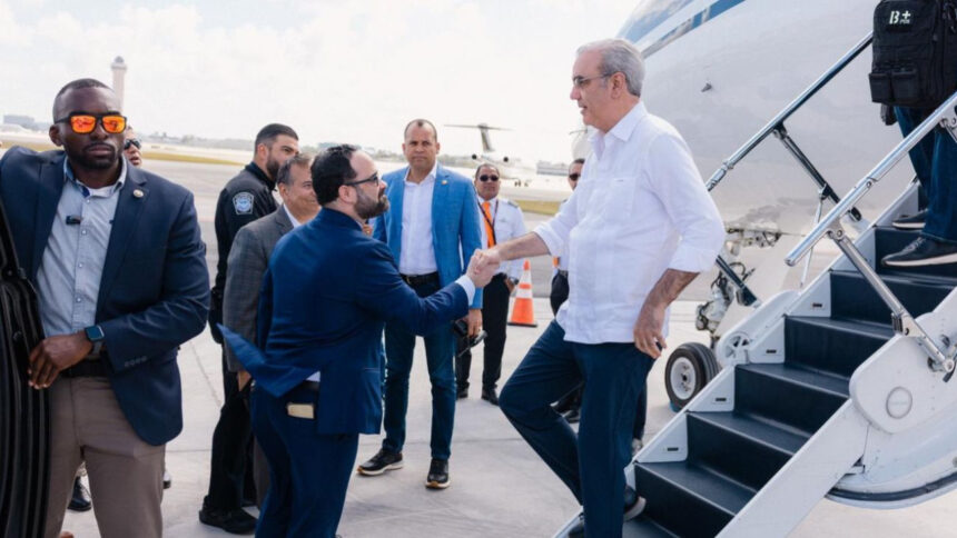 Presidente Abinader arriba a Miami para participar en cumbre regional convocada por Donald Trump