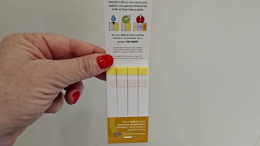 farmacias italianas reparten gratis a mujeres kits para detectar drogas en la bebida