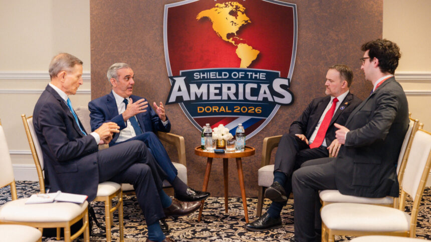 fortalece diálogo comercial con Estados Unidos durante cumbre en Miami