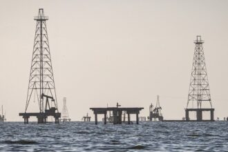 Japón comienza a liberar reservas de petróleo en medio de preocupación por suministro