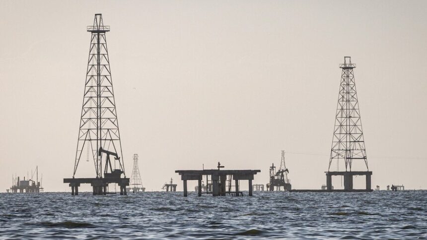 Japón comienza a liberar reservas de petróleo en medio de preocupación por suministro