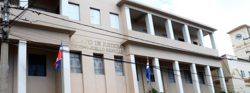 Prisión para tres oficiales policiales imputados de robar más de RD$1.2 millones en San Cristóbal