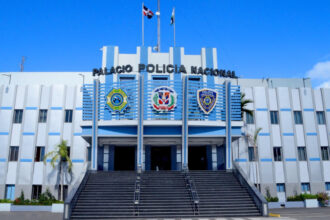 DINTEL, Policía Nacional y Ministerio Público desmantelan red de ciberdelincuencia en Santiago; tres detenidos y múltiples evidencias ocupadas