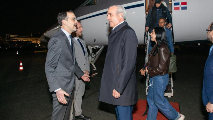 Presidente Abinader llega a París donde se reunirá con su homólogo Emmanuel Macron y participará en Foro Global Anticorrupción e Integridad