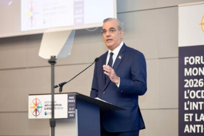 Presidente Abinader reafirma la integridad como eje estratégico del Estado en Foro Global Anticorrupción en París