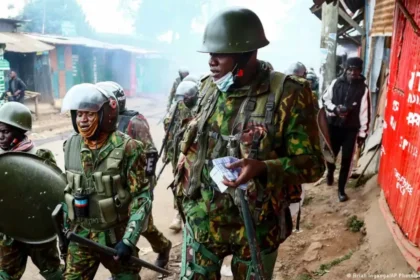 Regresan a Kenia 215 policías desplegados en la misión internacional de seguridad en Haití