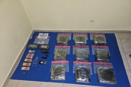 Arrestan raso con 90 libras de marihuana y dos paquetes de presunta cocaina en Barahona, RD