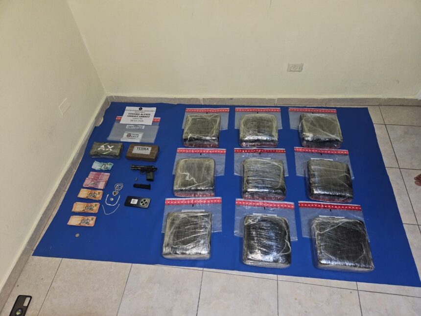 Arrestan raso con 90 libras de marihuana y dos paquetes de presunta cocaina en Barahona, RD