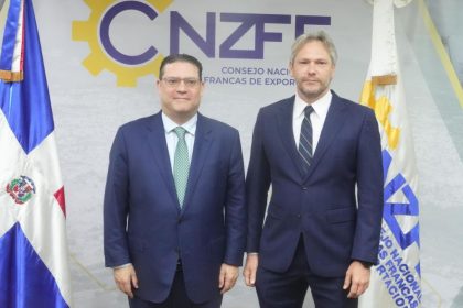 Ministro Sanz Lovatón posesiona a Johannes Kelner al frente del Consejo Nacional de Zonas Francas