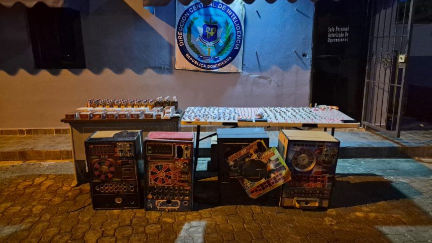 Desmantelan centro de distribución de drogas y alcohol adulterado en Santo Domingo Oeste