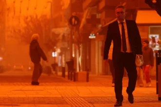 Creta es afectada con tormenta de polvo del Sahara y tiñe de rojo a todos