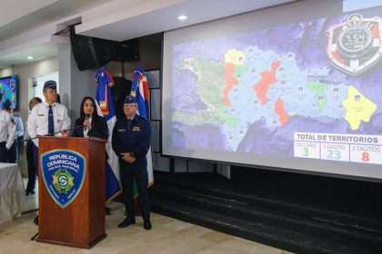 Ministra Faride Raful advierte sobre “cultura del desorden” y llama a ayudar primero antes de grabar.