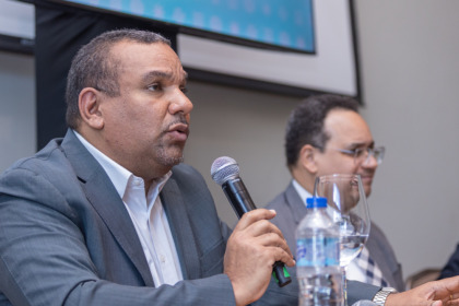 La República Dominicana fortalece sistema eléctrico con generación térmica y almacenamiento