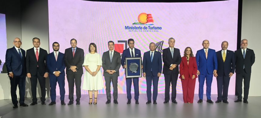 Asociación de Bancos de la República Dominicana reconoce labor del ministro David Collado