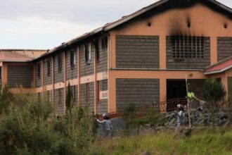 Ocho estudiantes detenidas por "incendio voluntario" que mató a 16 niñas en un internado de Kenia